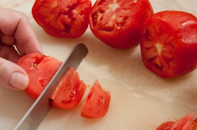 Cutting tomatoes