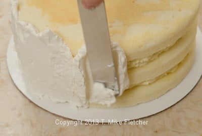 Frosting side of cake