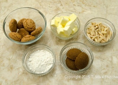 Ingredients for the amaretti crips
