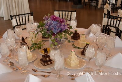 Table setting with Mini Wedding cakes