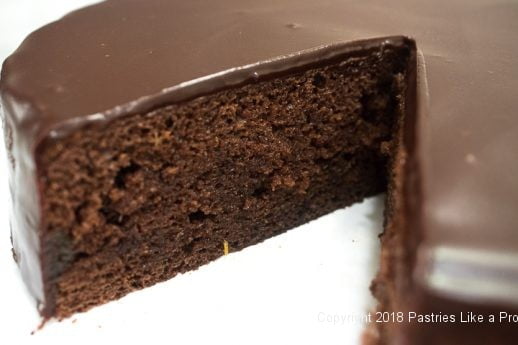 Cut cake for Viennese Chocolate Punchtorte