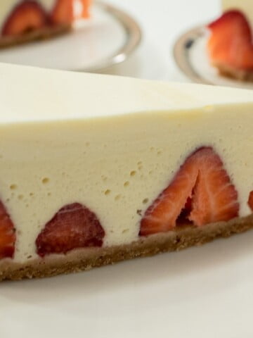 Vanilla Mousse Torte with Strawberries