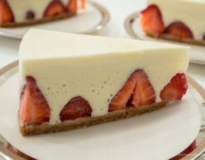 Vanilla Mousse Torte with Strawberries