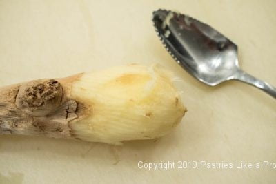 Serrated spoon and ginger