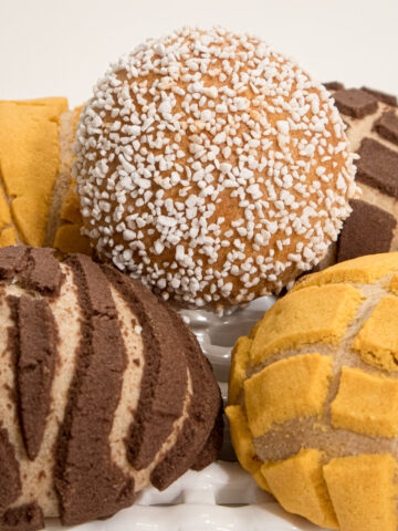 Five Mexican sweet rolls, Conchas with different toppings.