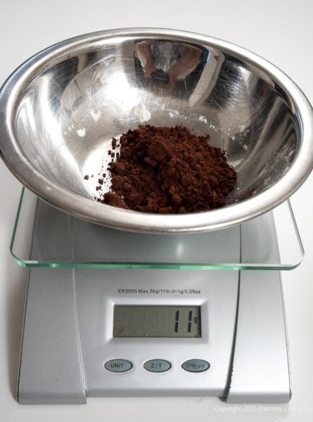 Weighing Ingredients Using the Tare/Zero on a Scale - Pastries Like a Pro