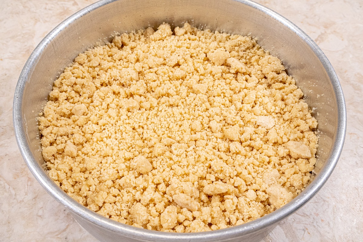 The crumbs are spread over the batter.