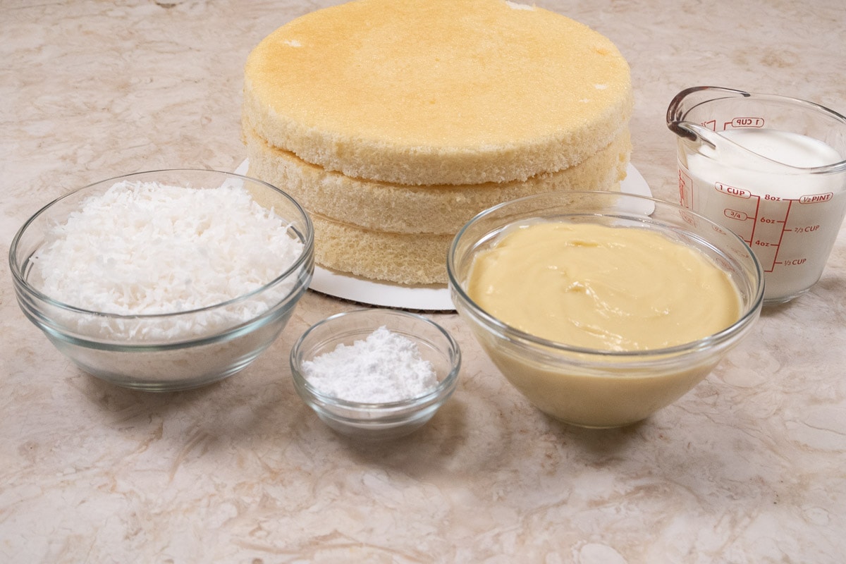 Ingredients for filling the cake include 3 layers of cake, coconut, powdered sugar, pastry cream and heavy cream