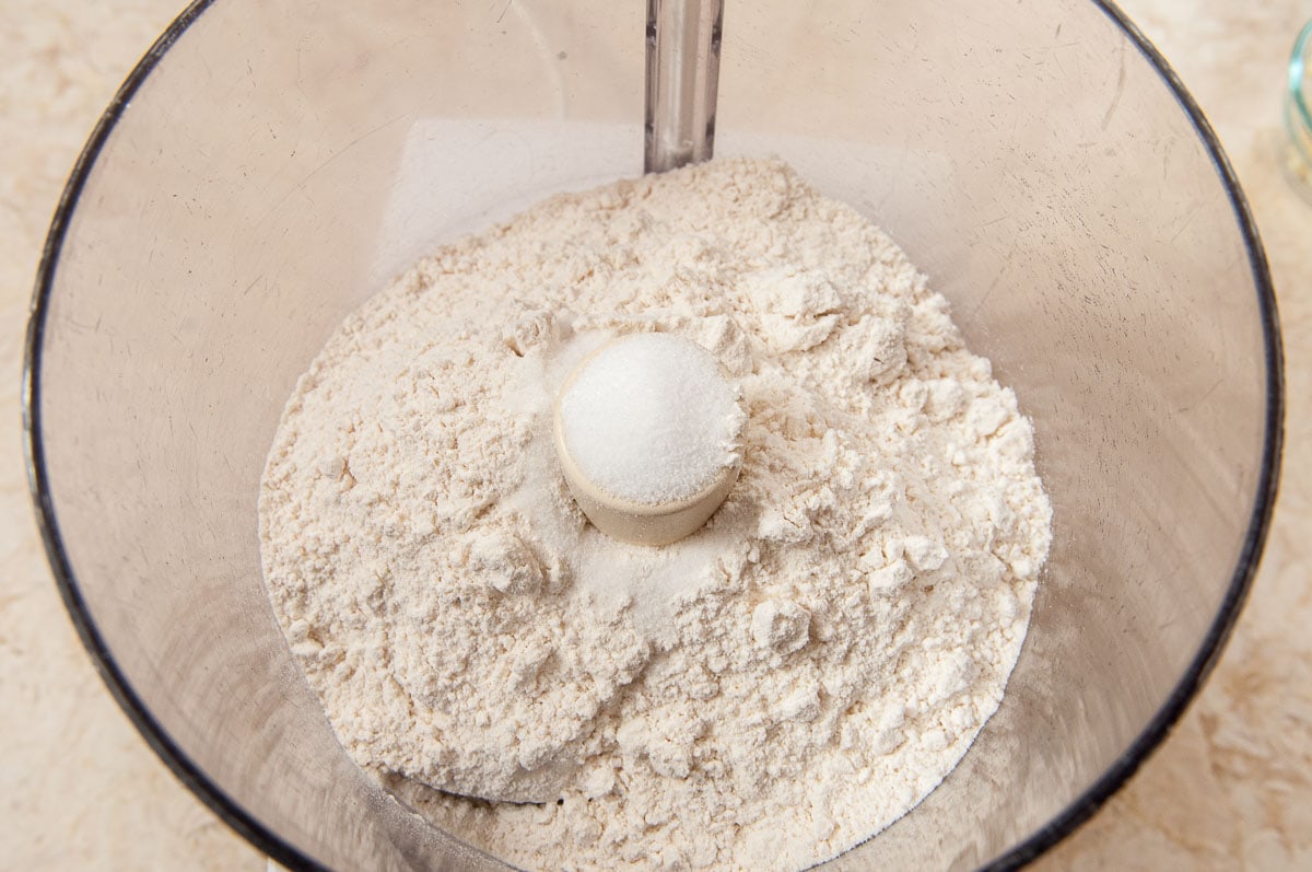 The flour and salt for the pasta frolla are in the processor bowl.