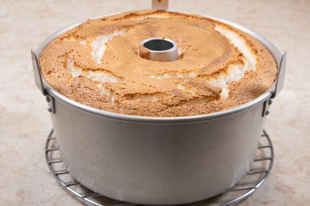 An angel food cake in it's pan.