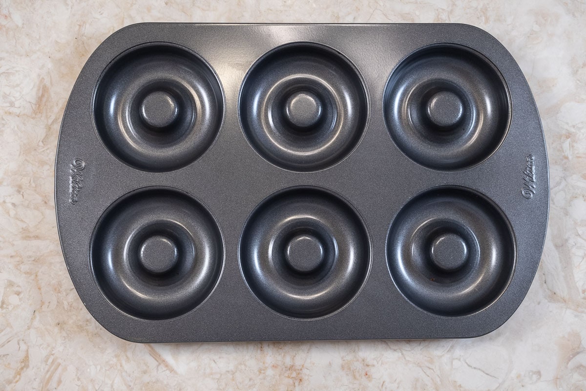 The doughnut pan consists of 6 cavaties that makes cake doughnut with a hole in the middle.