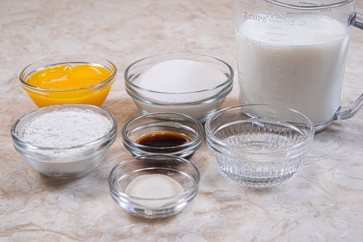 Ingredients for the pastry cream include egg yolks, granulated sugar, milk, flour, vanilla, water and vanilla. 