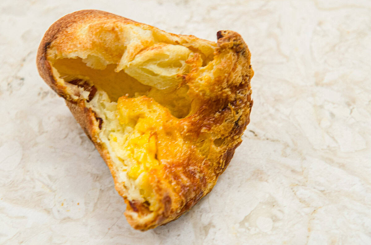 This photo shows a open popover with the inside empty,