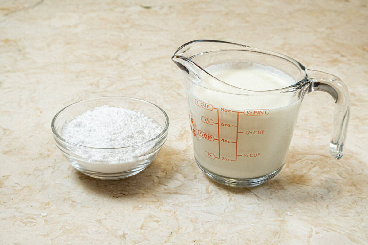 Heavy cream and powdered sugar for the whipped cream accompaniment.