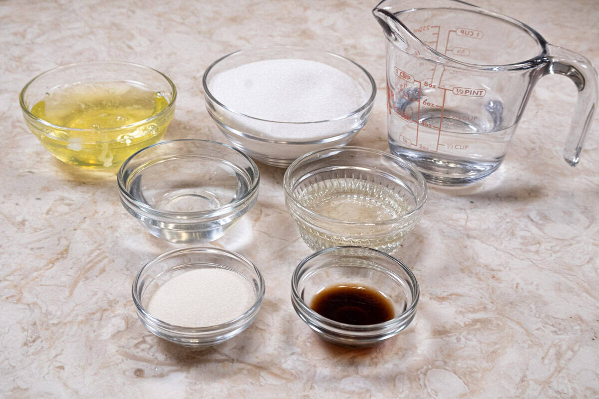 Ingredients for the Marshmallow are unflavored gelatin, water, egg whites,
vanilla, granulated sugar, and corn syrup.